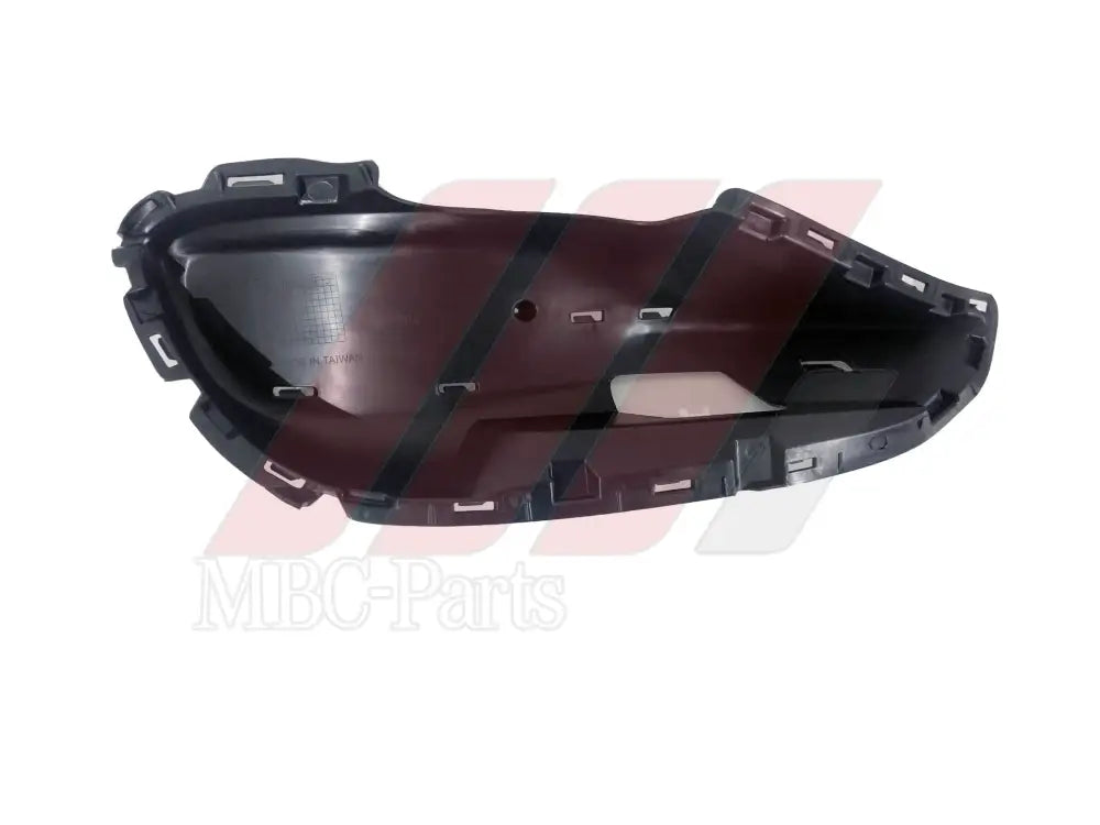 W176 BUMPER VENT R/F AMG INNER Generic Attachment