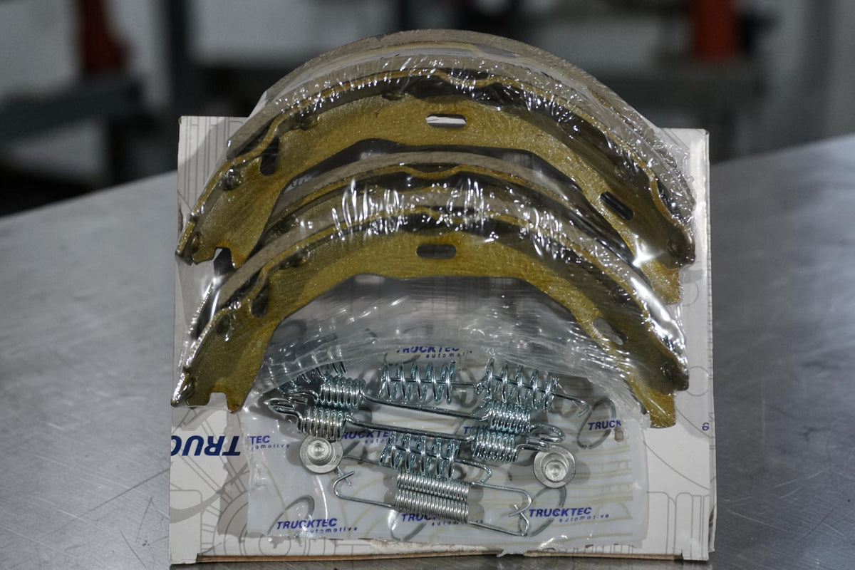 W204 BRAKE SHOES