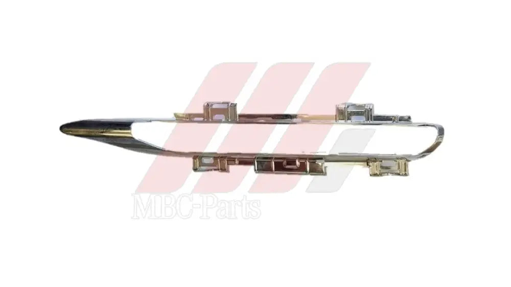 W204 SPOT LAMP CHROME R/F F/L1 2048802624 Generic Attachment