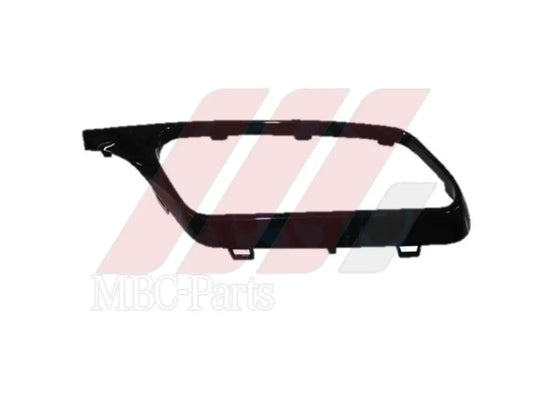 W212 BUMPER EXHAUST SURROUND CHR R/R E63 (1 CLIP BROKEN) Generic Attachment